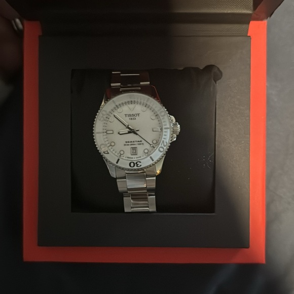 Tissot women’s watch NWT - Picture 2 of 4